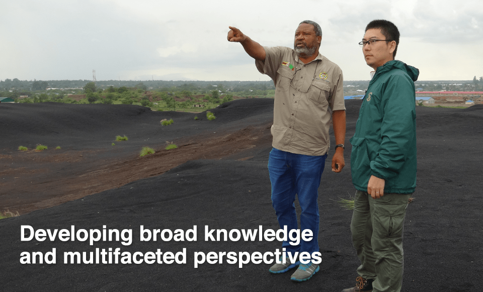Developing broad knowledge and multifaceted perspectives